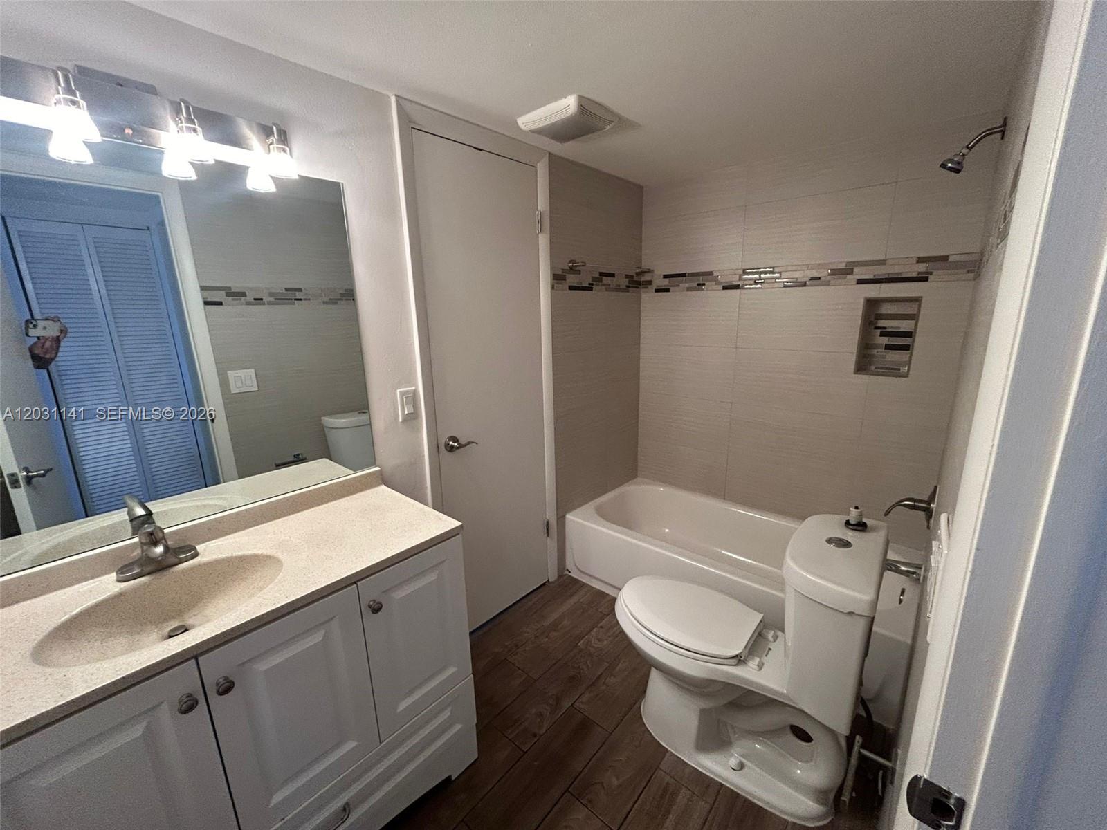 GATELAND VILLAGE SEC C CO - Residential Lease