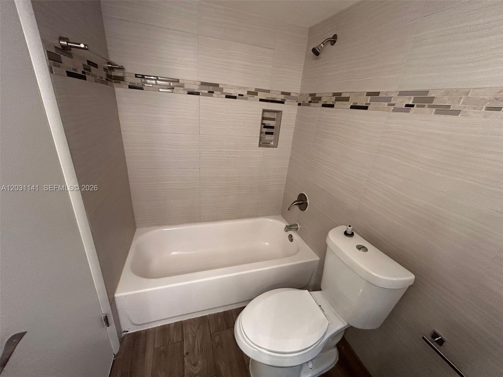 GATELAND VILLAGE SEC C CO - Residential Lease