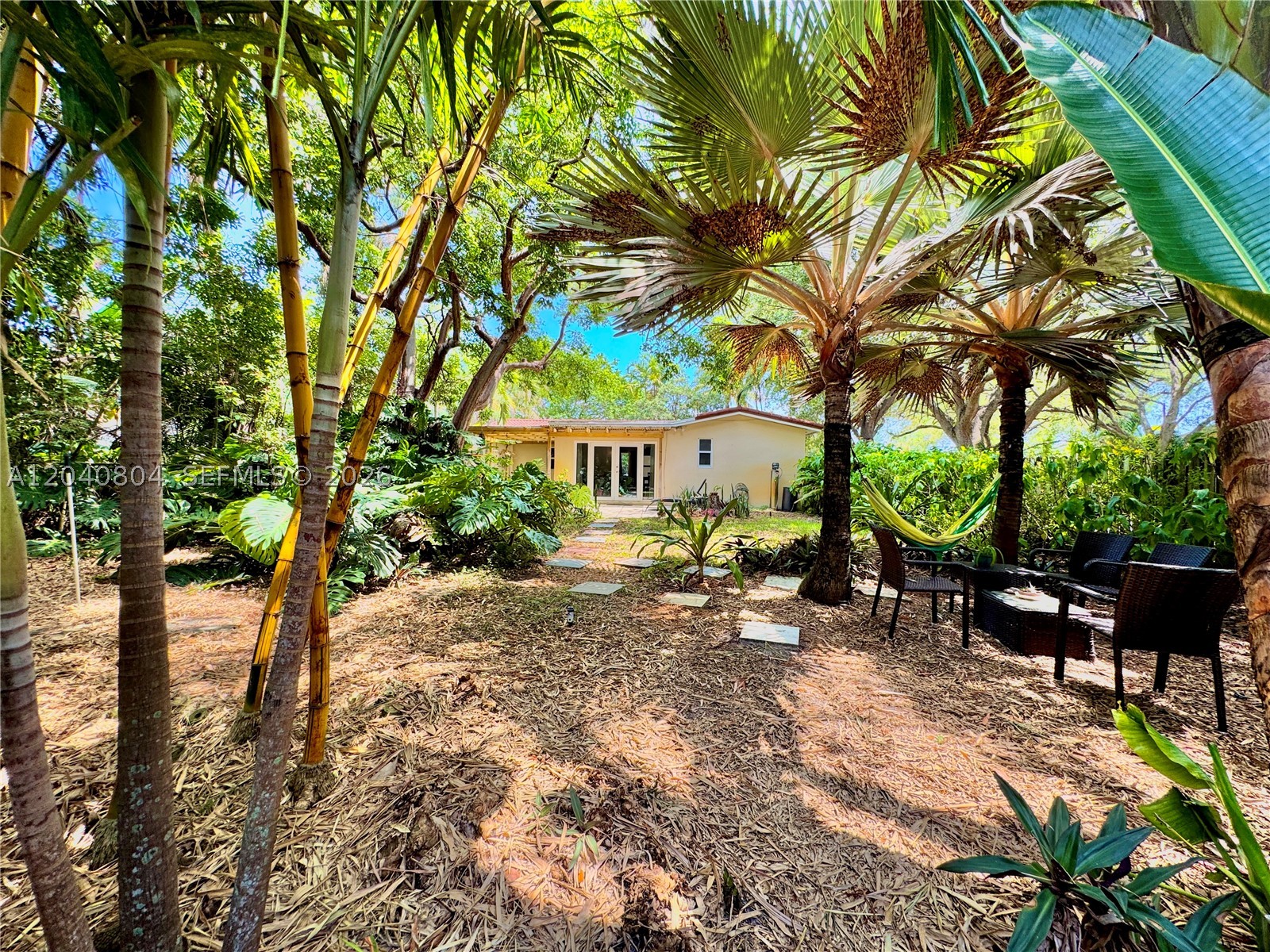 HOLLYWOOD HILLS - Residential