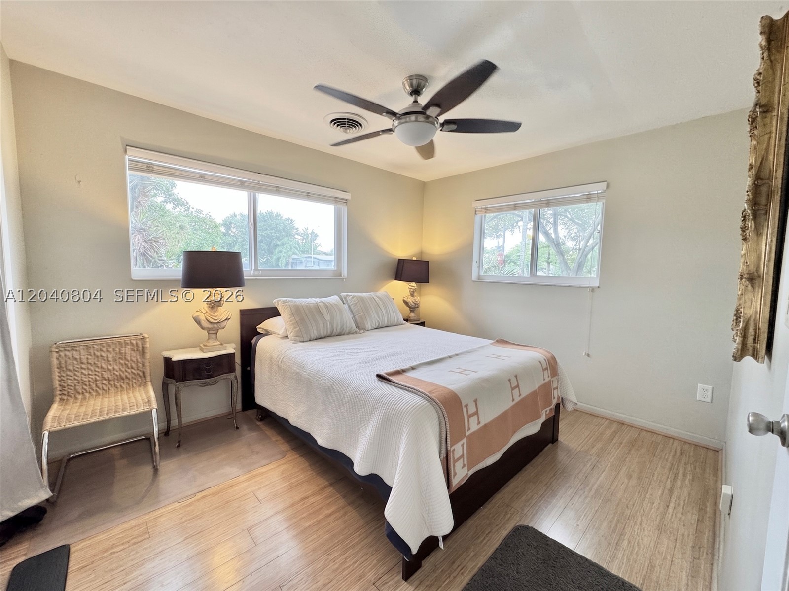 HOLLYWOOD HILLS - Residential