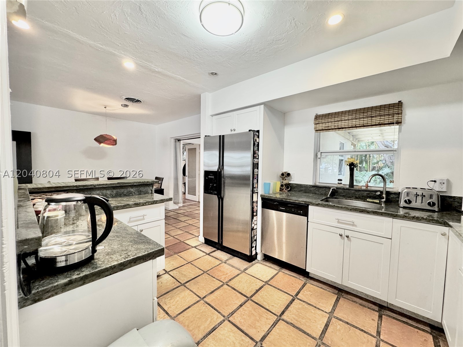 HOLLYWOOD HILLS - Residential