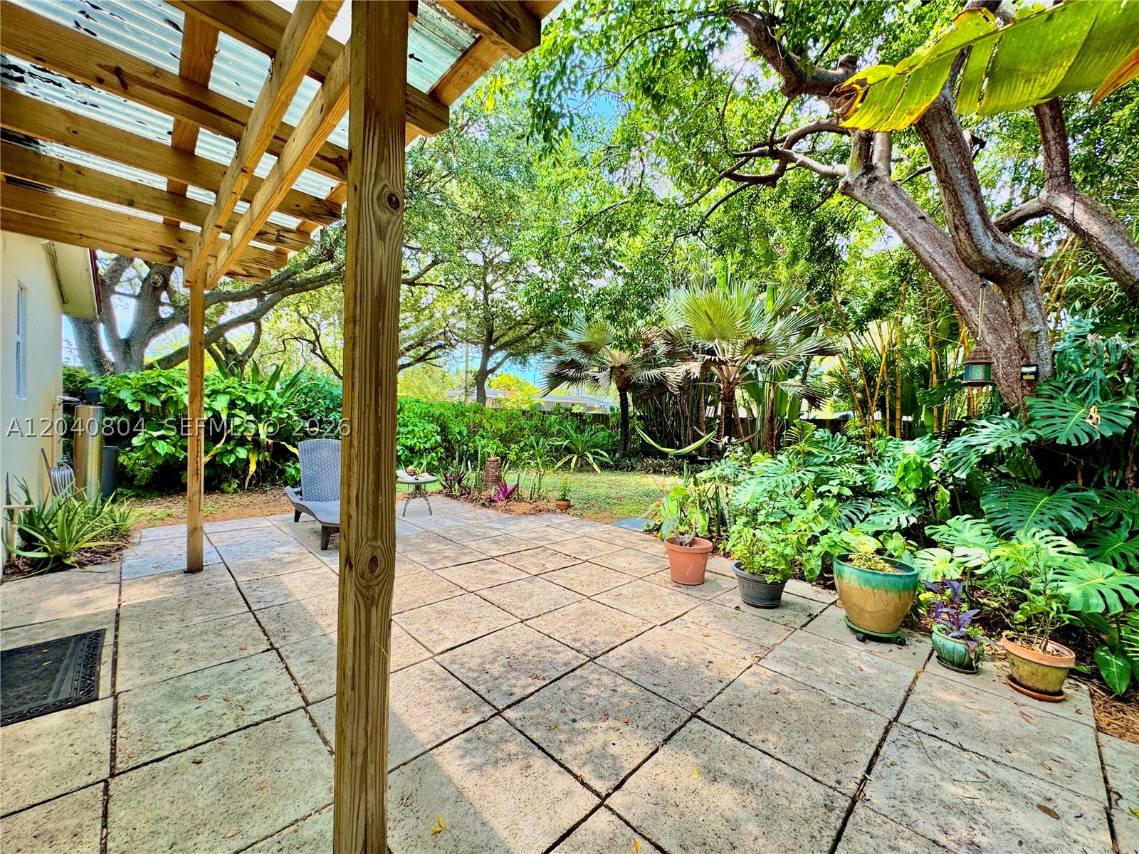 HOLLYWOOD HILLS - Residential
