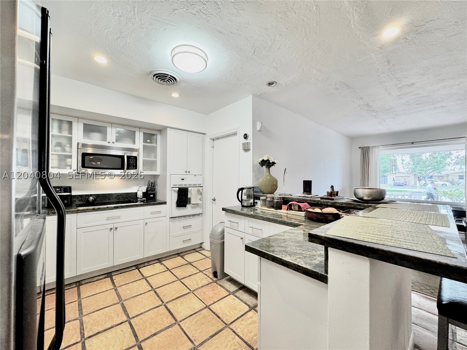 HOLLYWOOD HILLS - Residential
