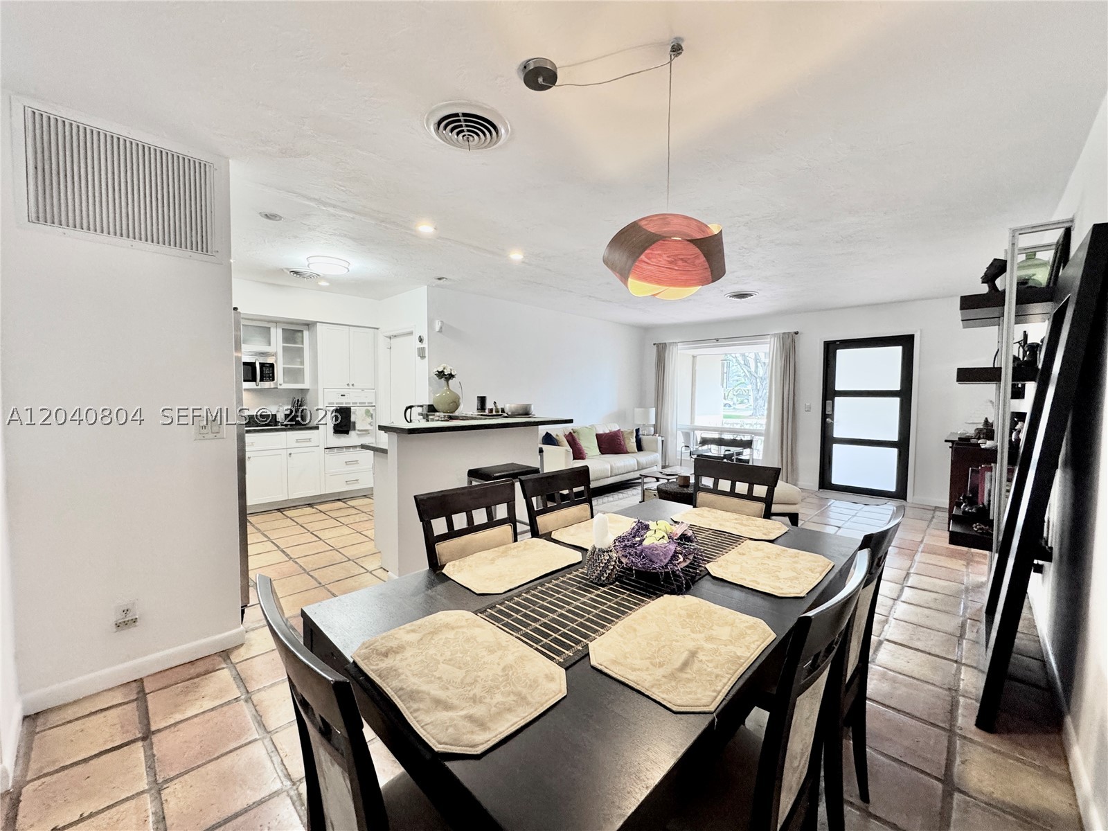 HOLLYWOOD HILLS - Residential