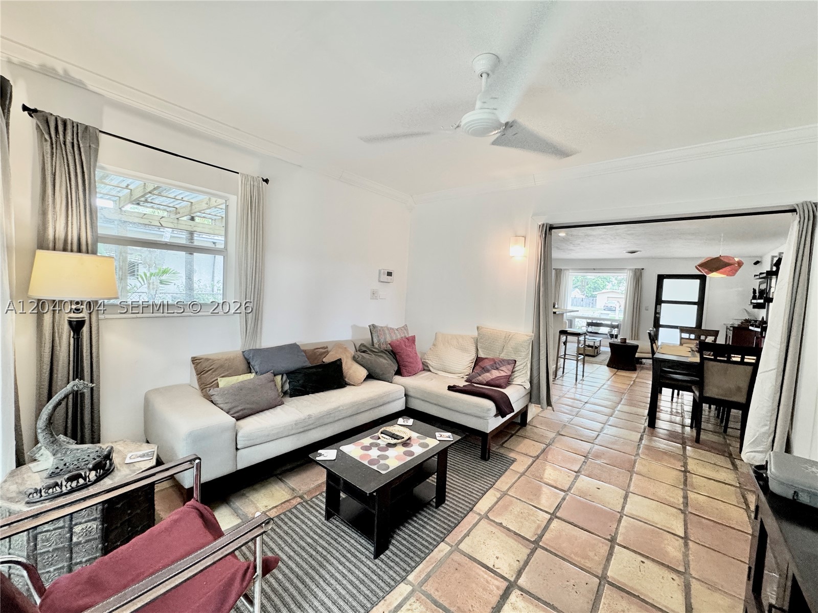 HOLLYWOOD HILLS - Residential