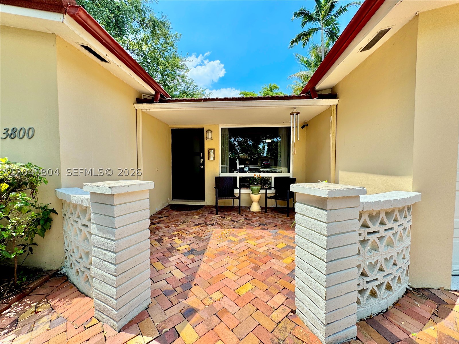 HOLLYWOOD HILLS - Residential