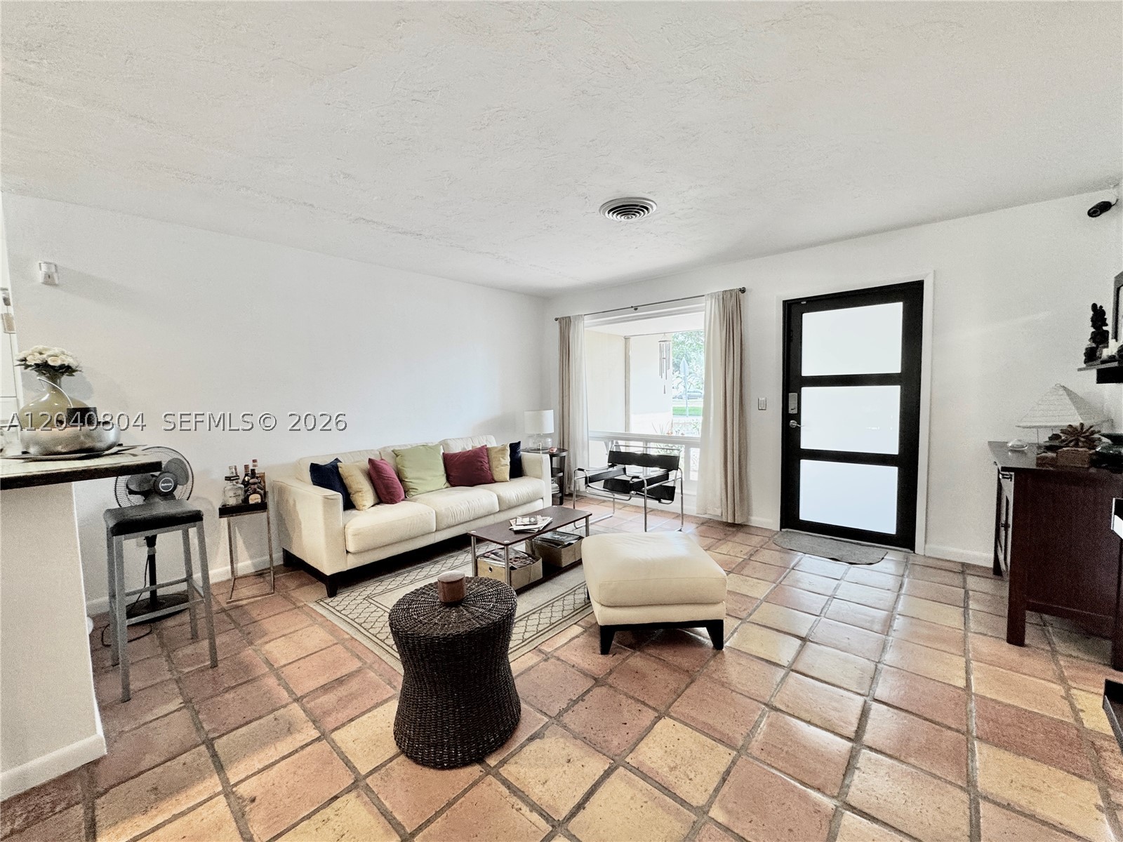 HOLLYWOOD HILLS - Residential