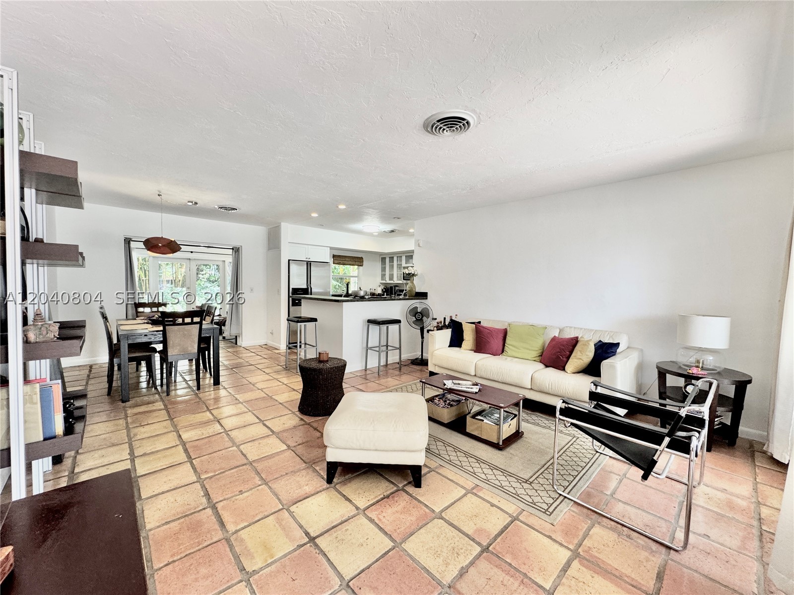 HOLLYWOOD HILLS - Residential
