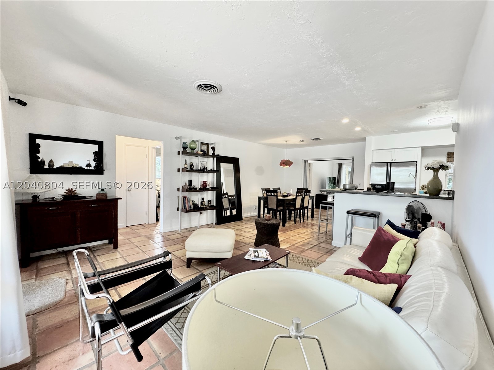 HOLLYWOOD HILLS - Residential
