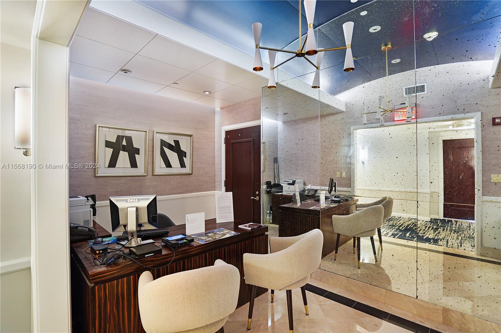 FONTAINEBLEAU III - Residential