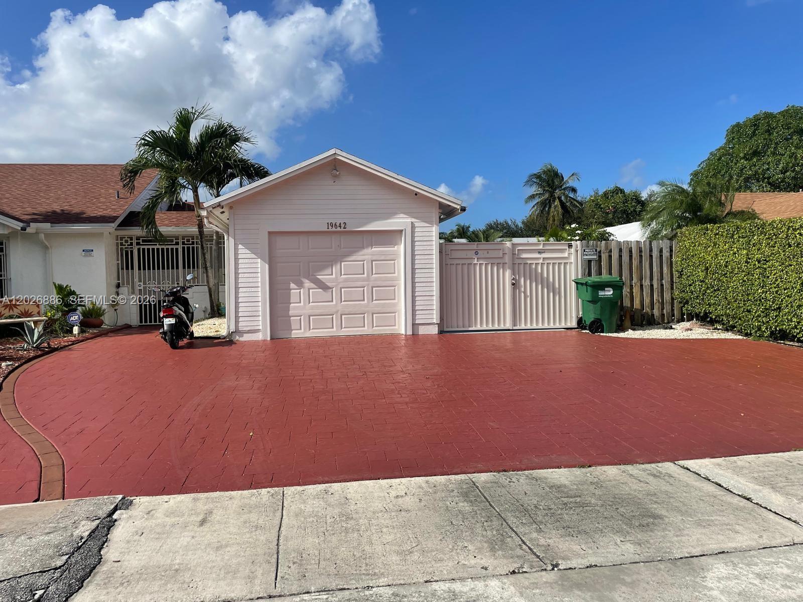 COUNTRY CLUB MANORS SEC 3 - Residential Lease