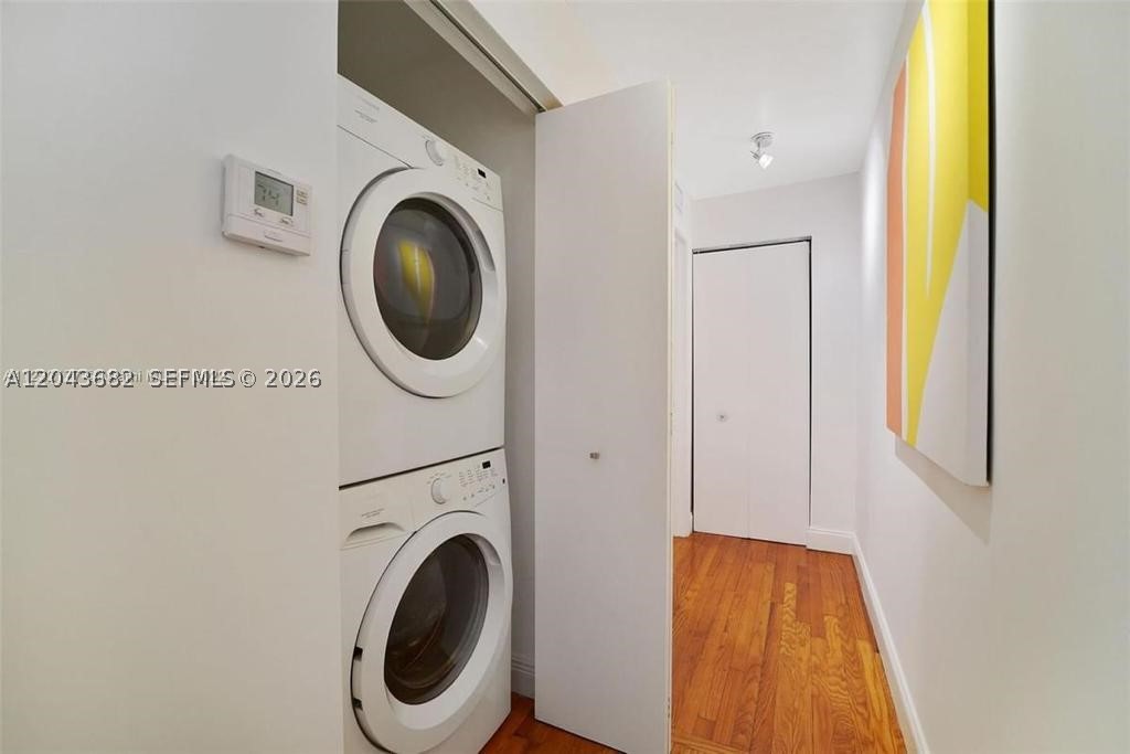 ESSENZA AT 1410 EUCLID CO - Residential Lease