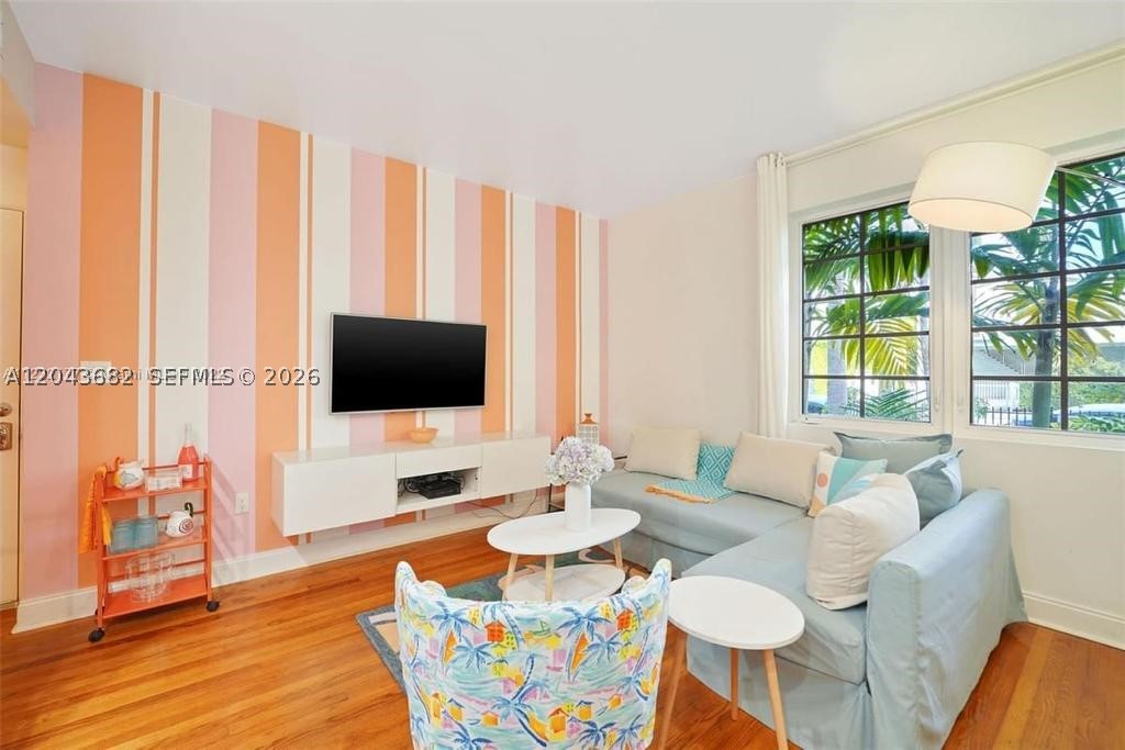 ESSENZA AT 1410 EUCLID CO - Residential Lease