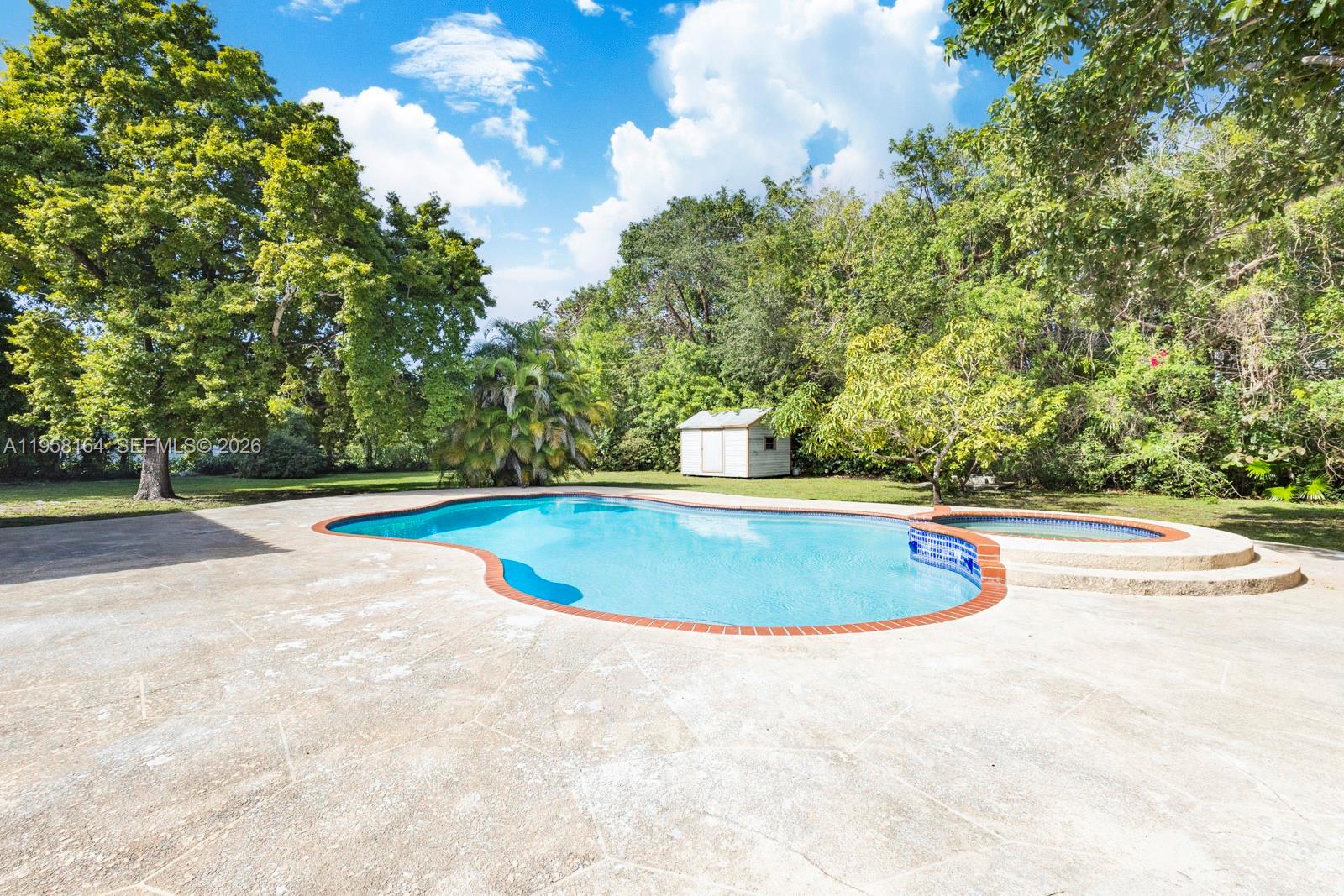 PINE TREE ESTATES - Residential