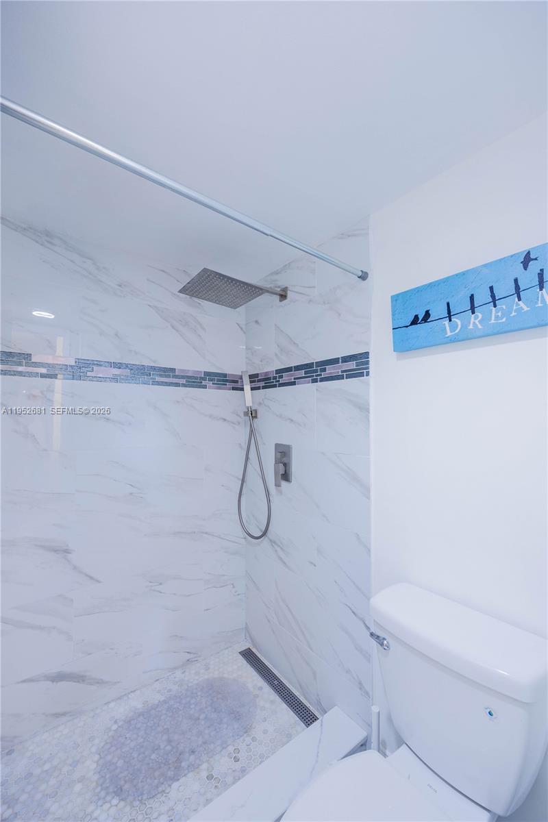 LIME BAY CONDOMINIUM 6 - Residential