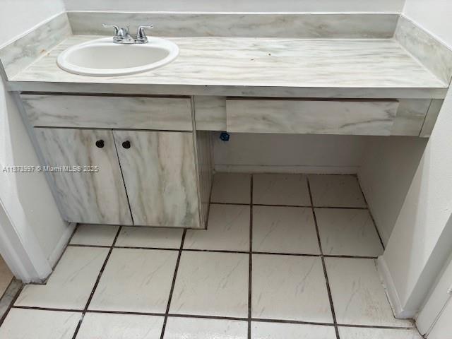 POINT SOUTH CONDO - Residential Lease