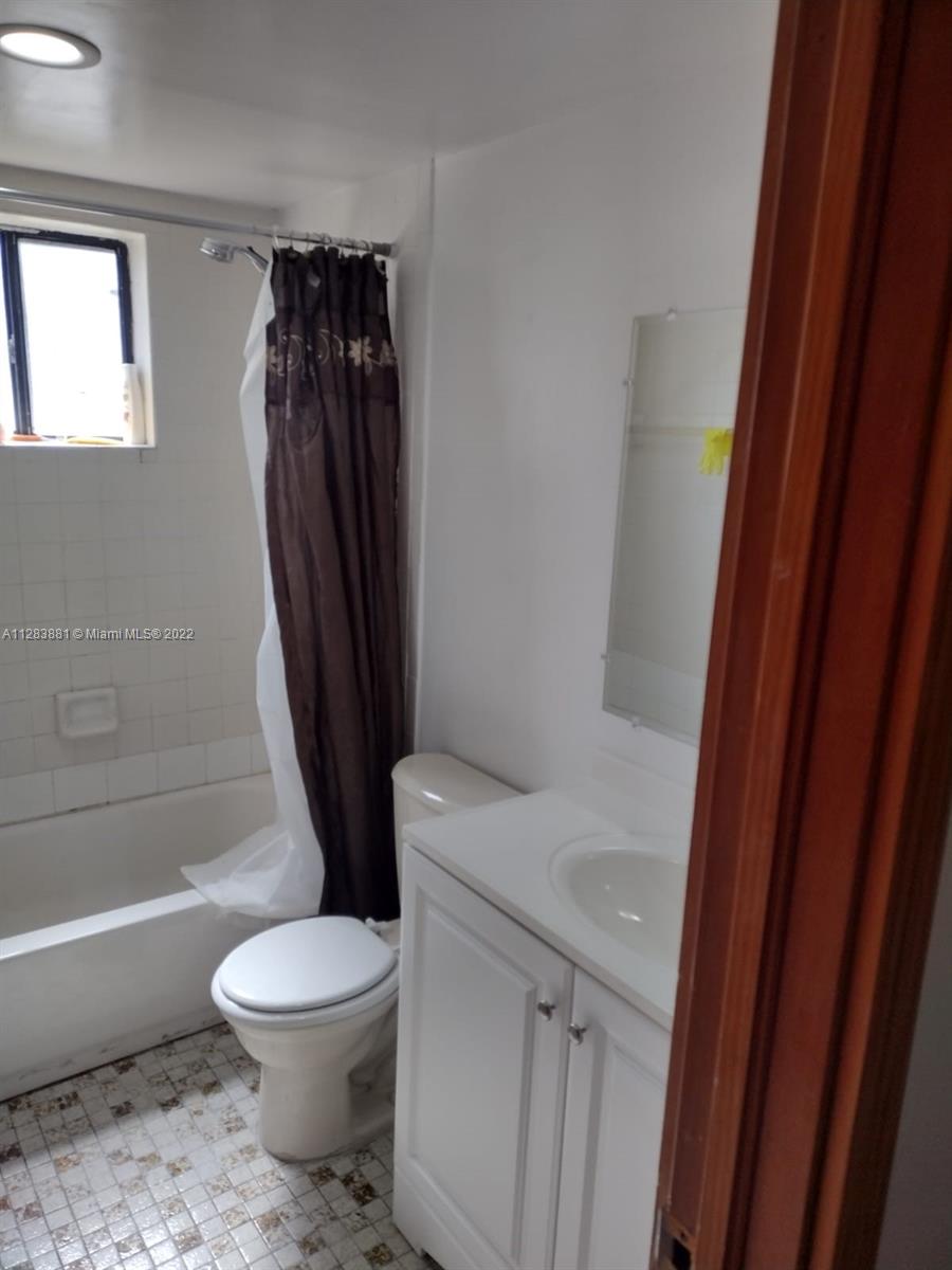 HORIZONS WEST CONDO #8 - Residential