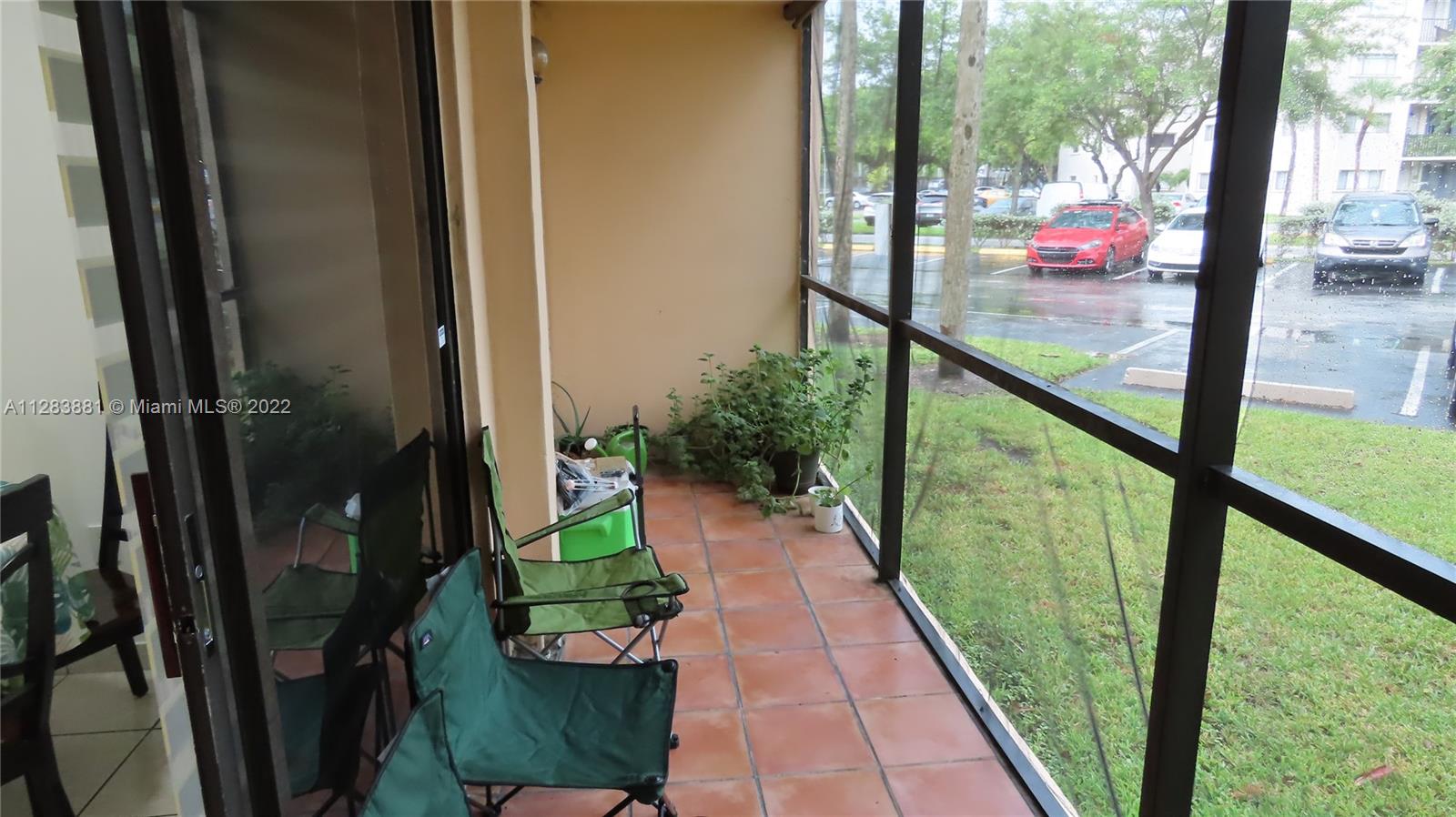 HORIZONS WEST CONDO #8 - Residential
