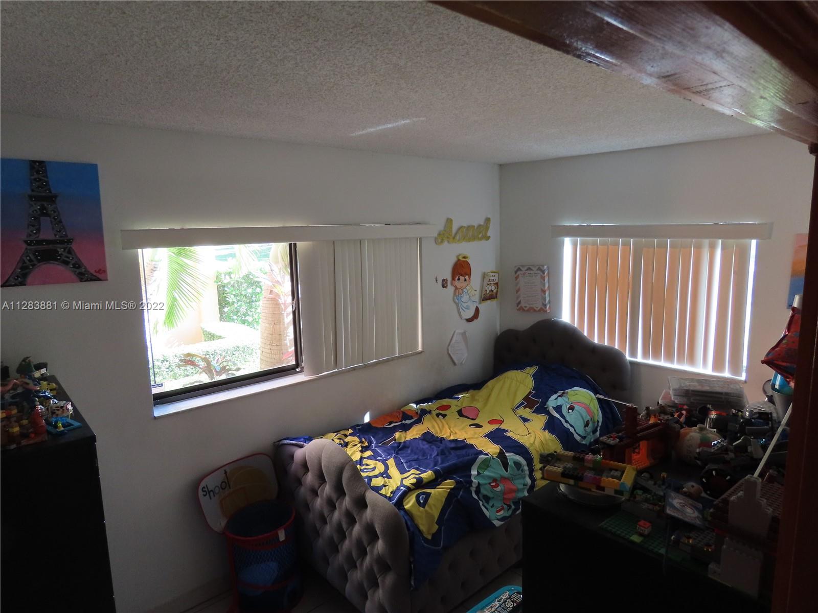 HORIZONS WEST CONDO #8 - Residential
