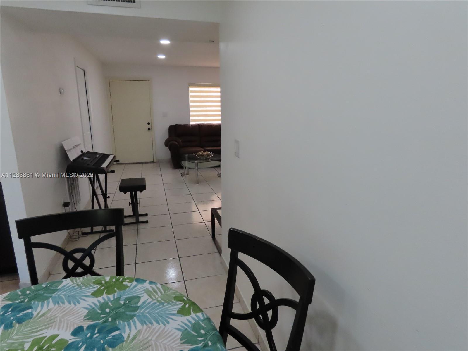 HORIZONS WEST CONDO #8 - Residential