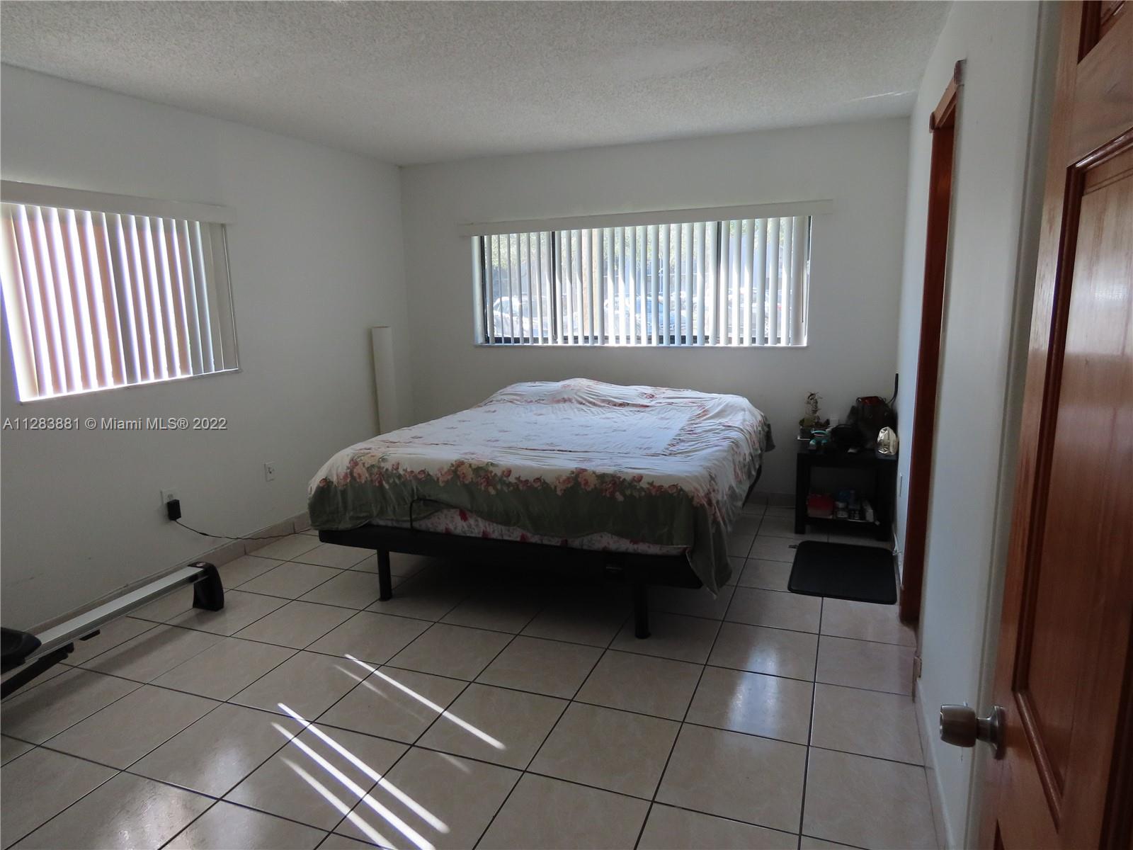 HORIZONS WEST CONDO #8 - Residential