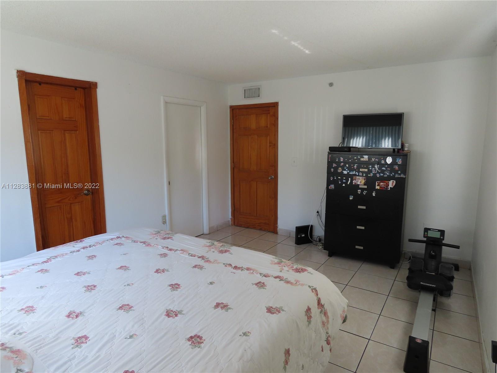 HORIZONS WEST CONDO #8 - Residential