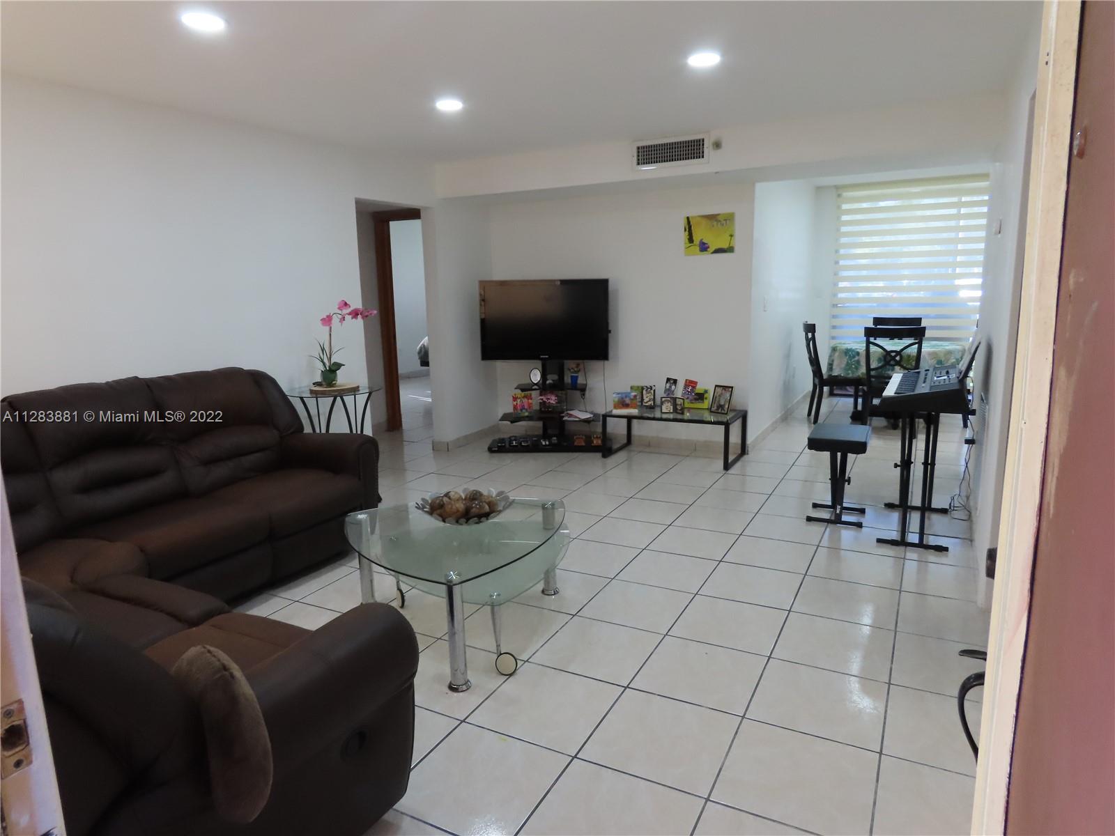 HORIZONS WEST CONDO #8 - Residential