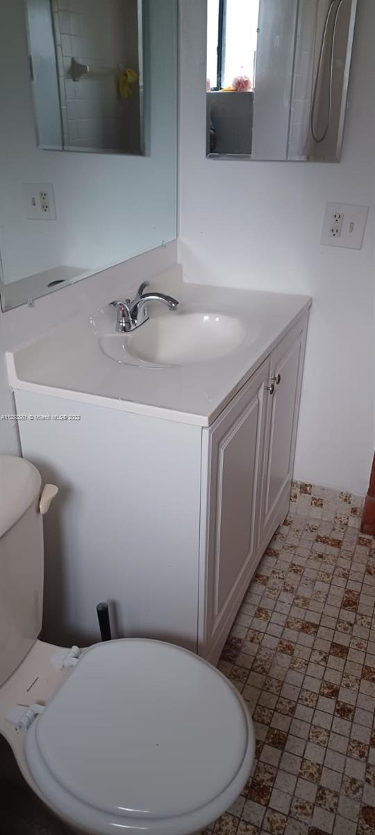HORIZONS WEST CONDO #8 - Residential