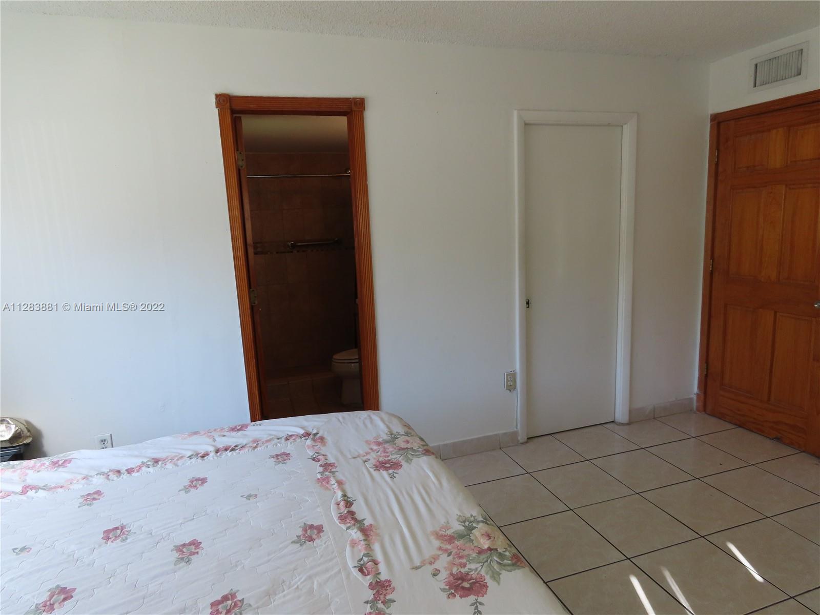 HORIZONS WEST CONDO #8 - Residential