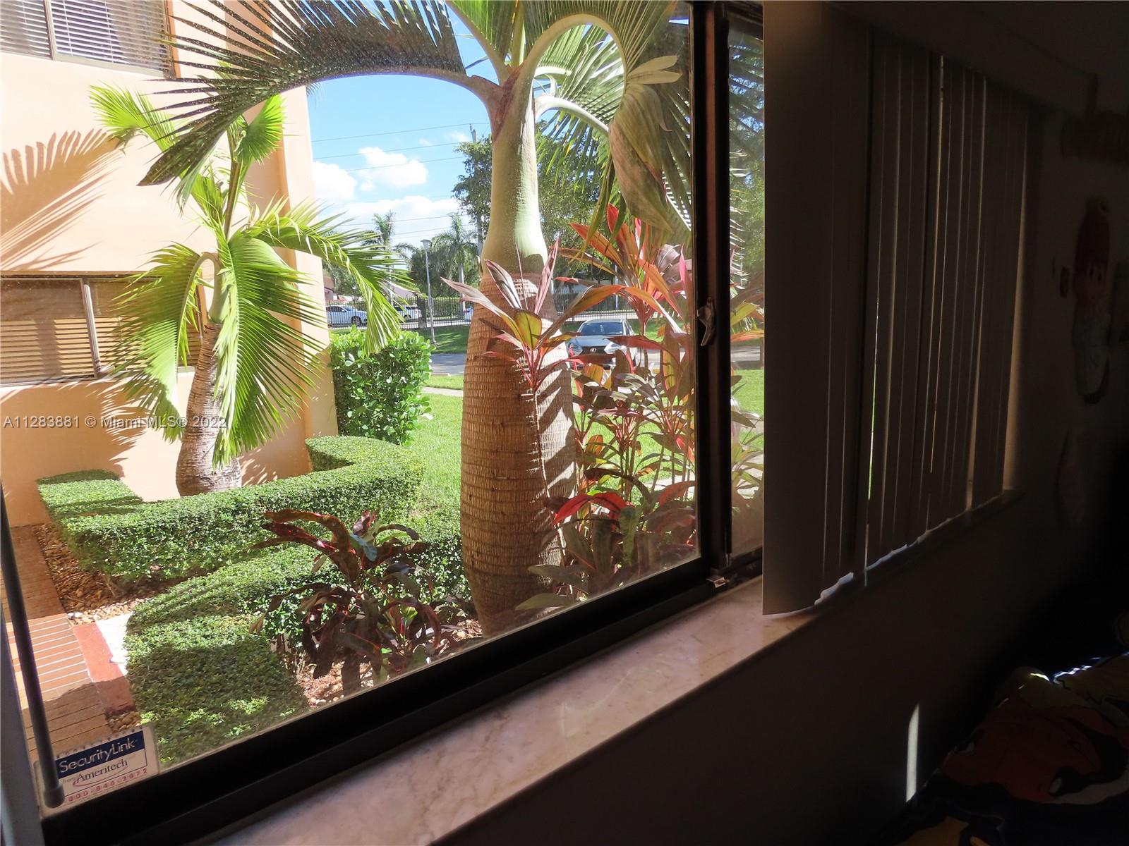 HORIZONS WEST CONDO #8 - Residential