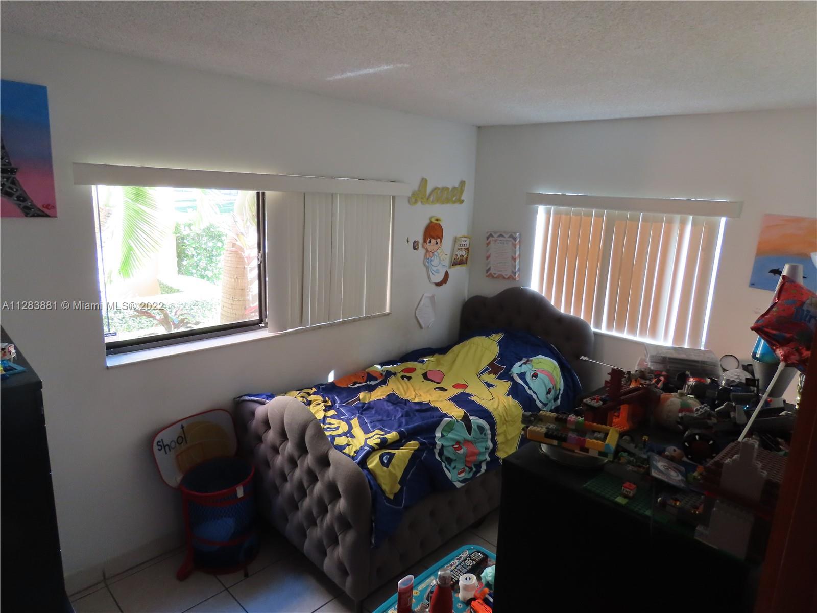 HORIZONS WEST CONDO #8 - Residential