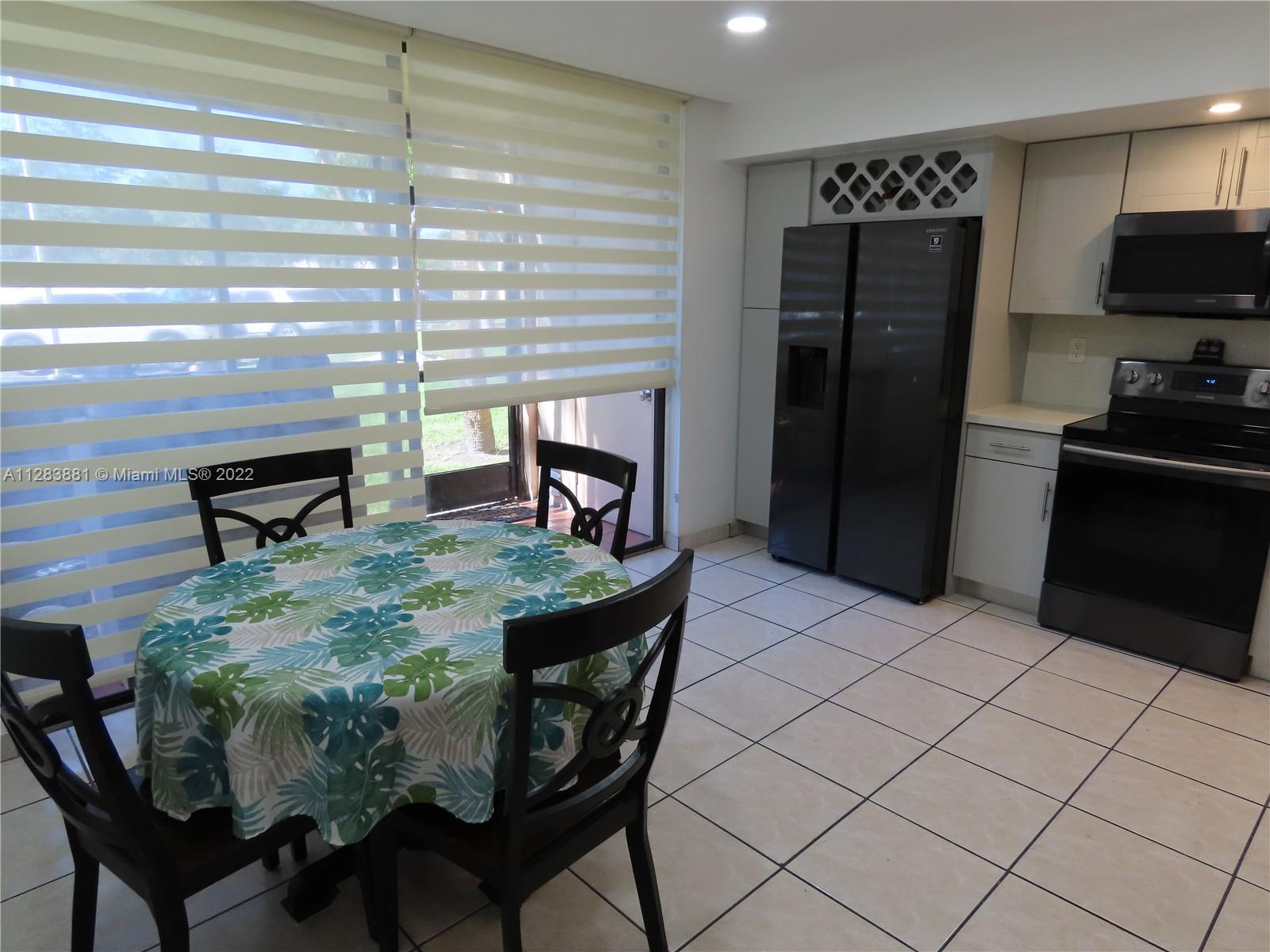 HORIZONS WEST CONDO #8 - Residential