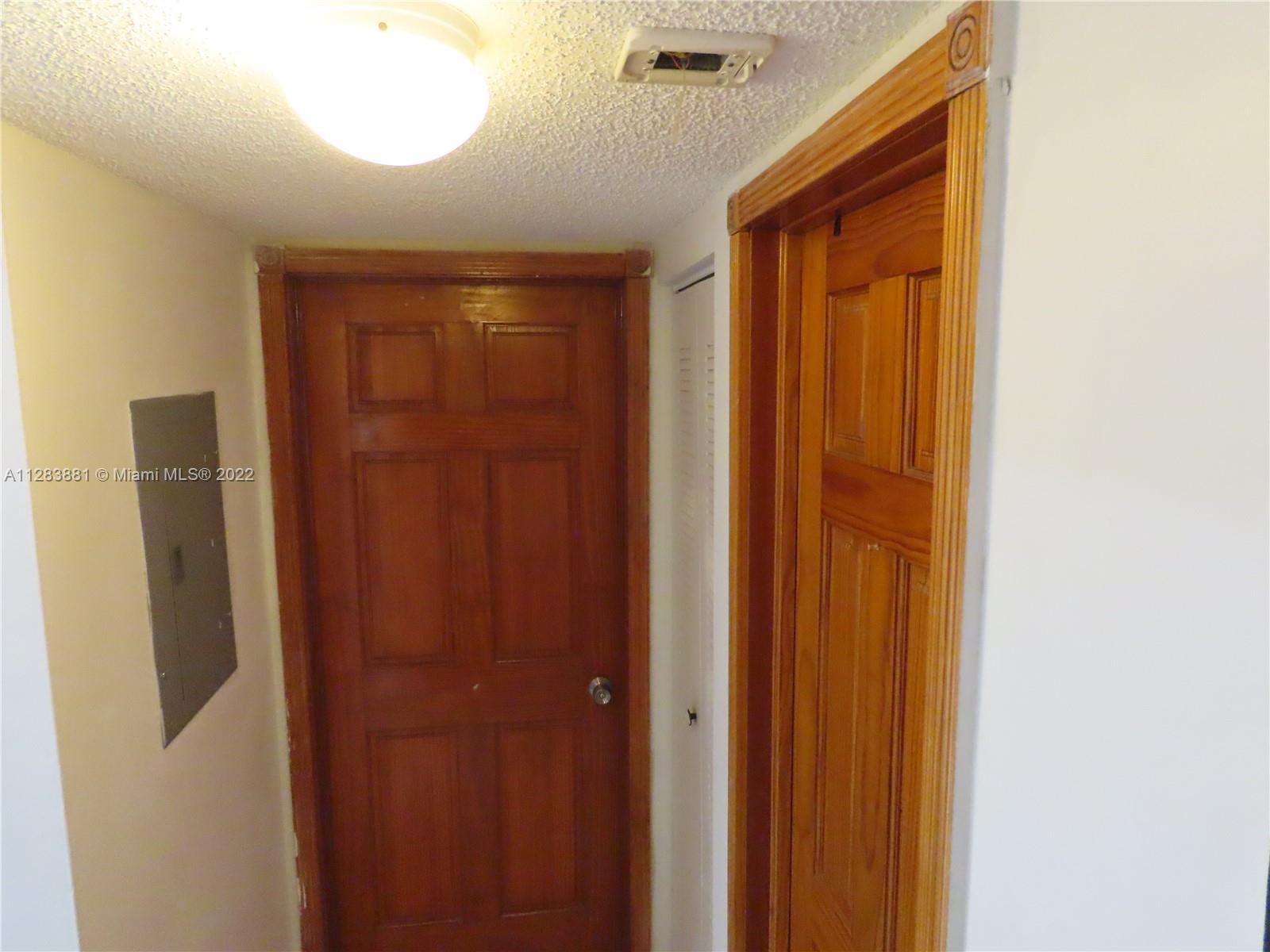 HORIZONS WEST CONDO #8 - Residential