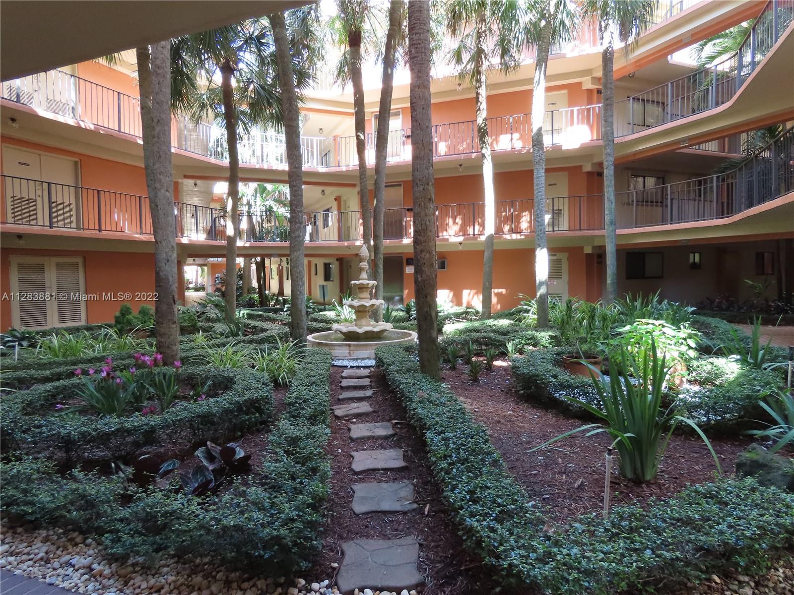 HORIZONS WEST CONDO #8 - Residential