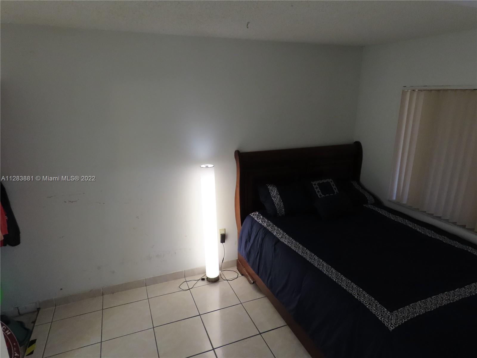 HORIZONS WEST CONDO #8 - Residential