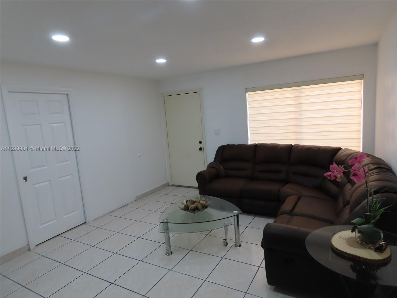 HORIZONS WEST CONDO #8 - Residential