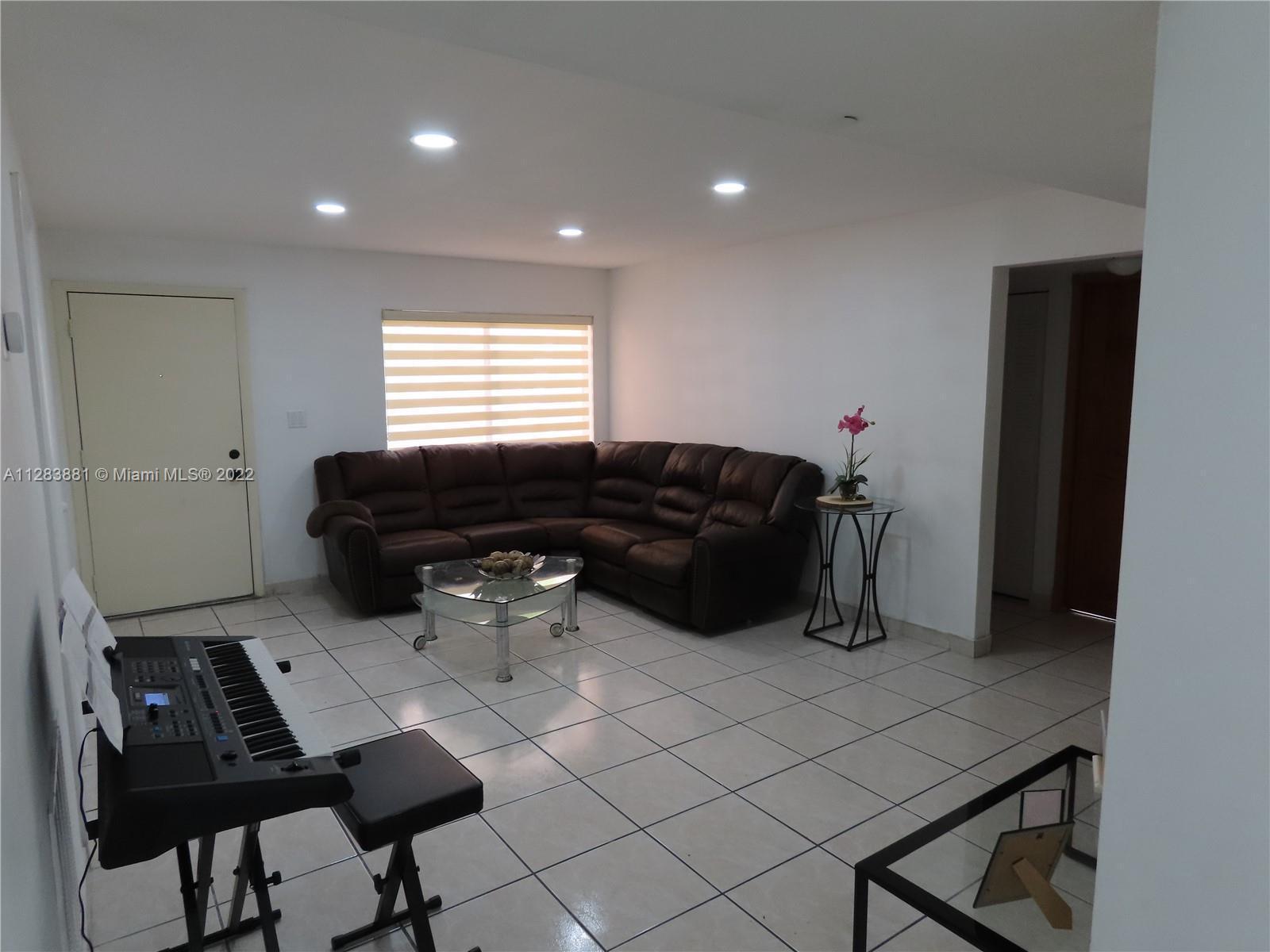 HORIZONS WEST CONDO #8 - Residential