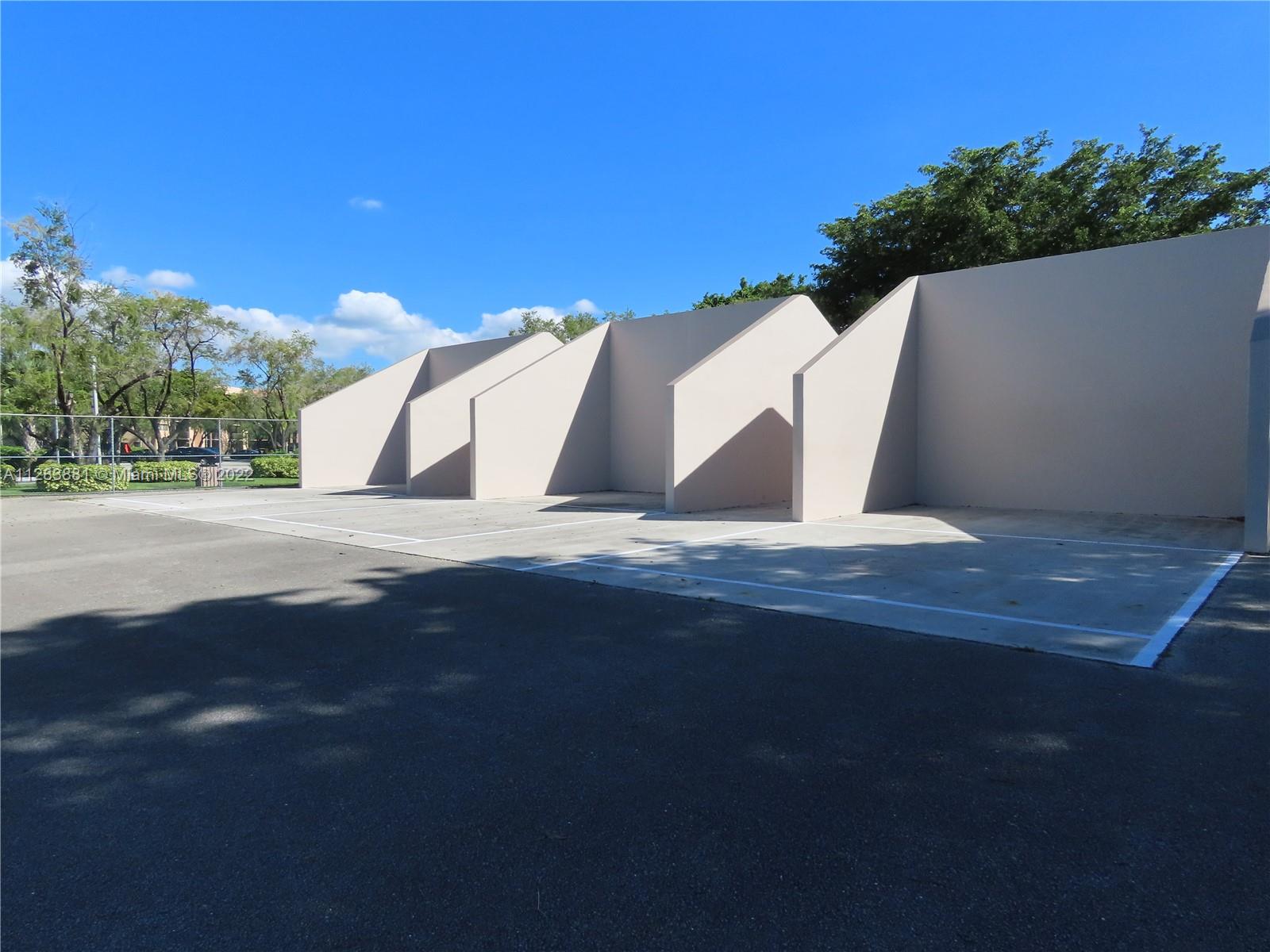 HORIZONS WEST CONDO #8 - Residential