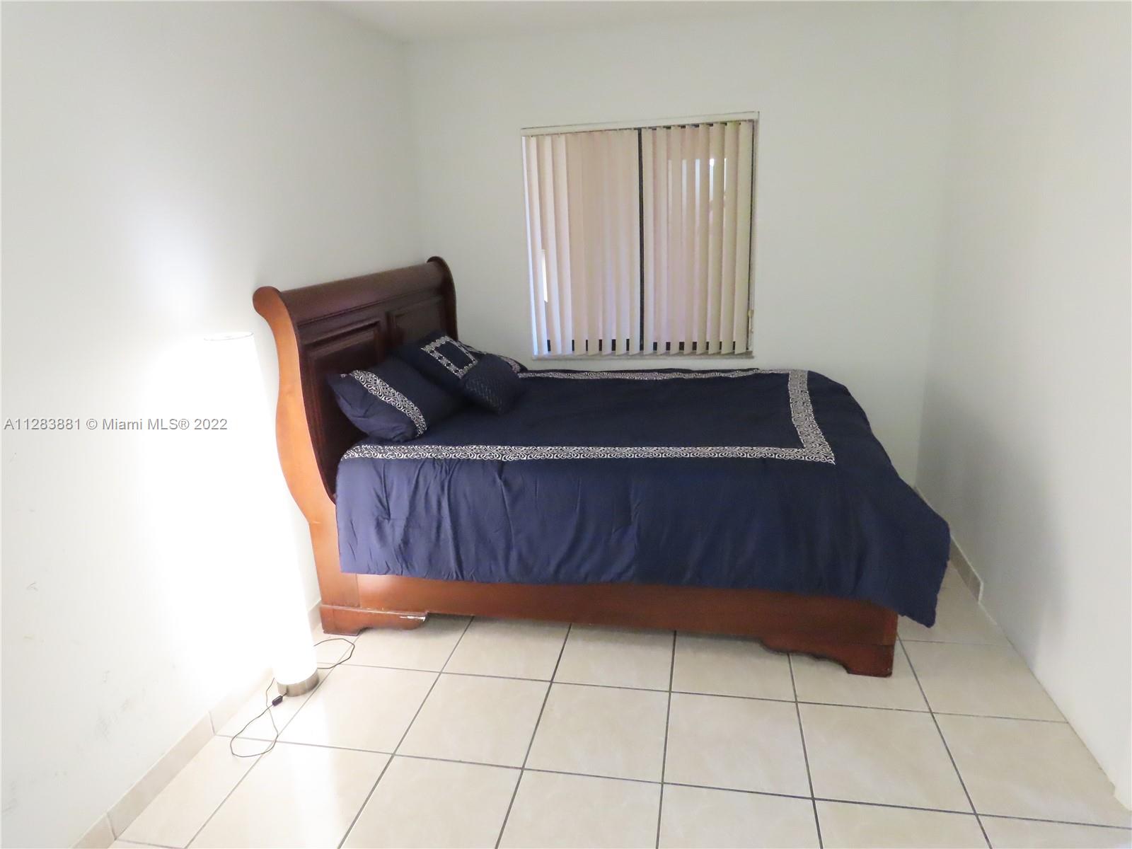HORIZONS WEST CONDO #8 - Residential