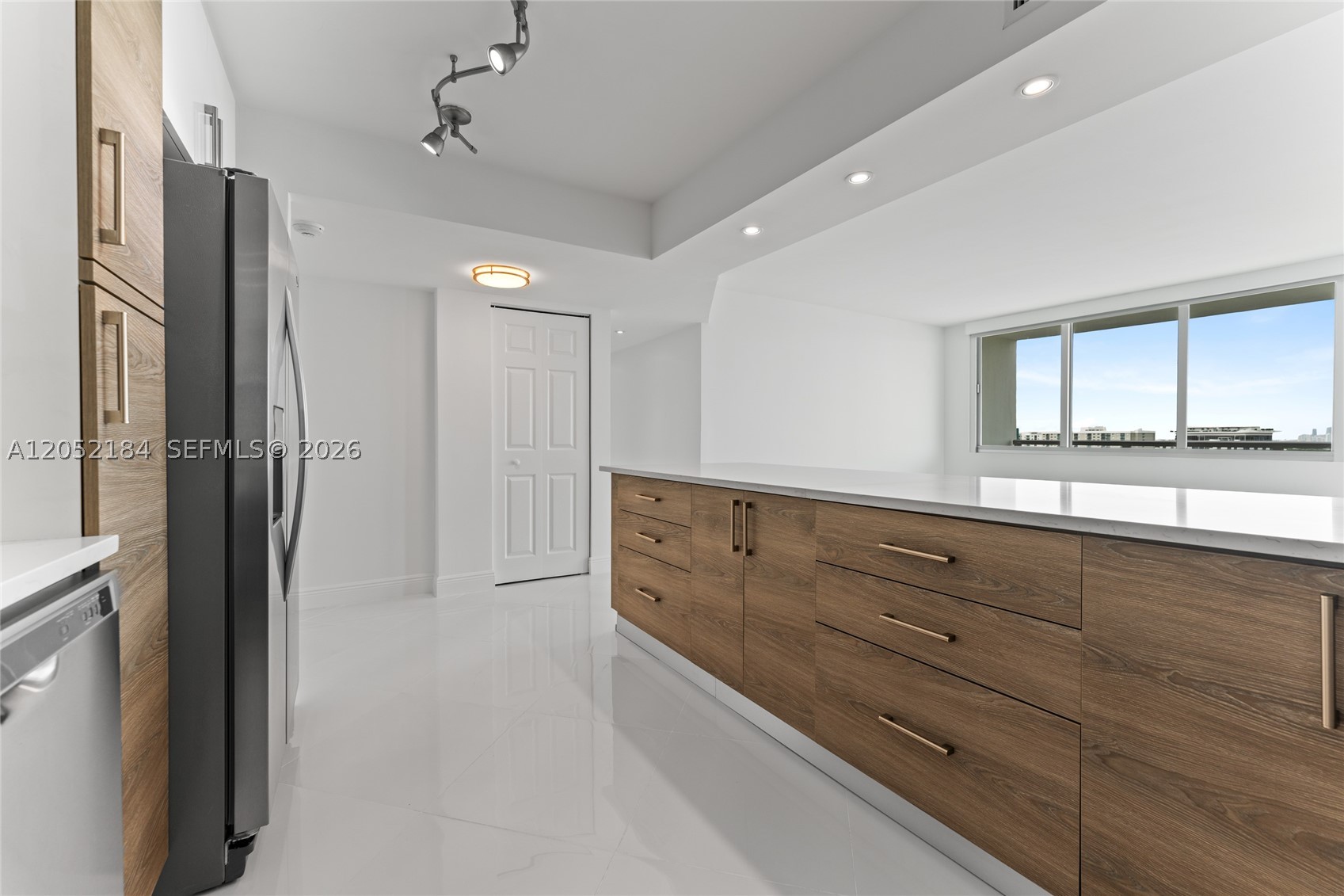 BURLEIGH HOUSE CONDO - Residential