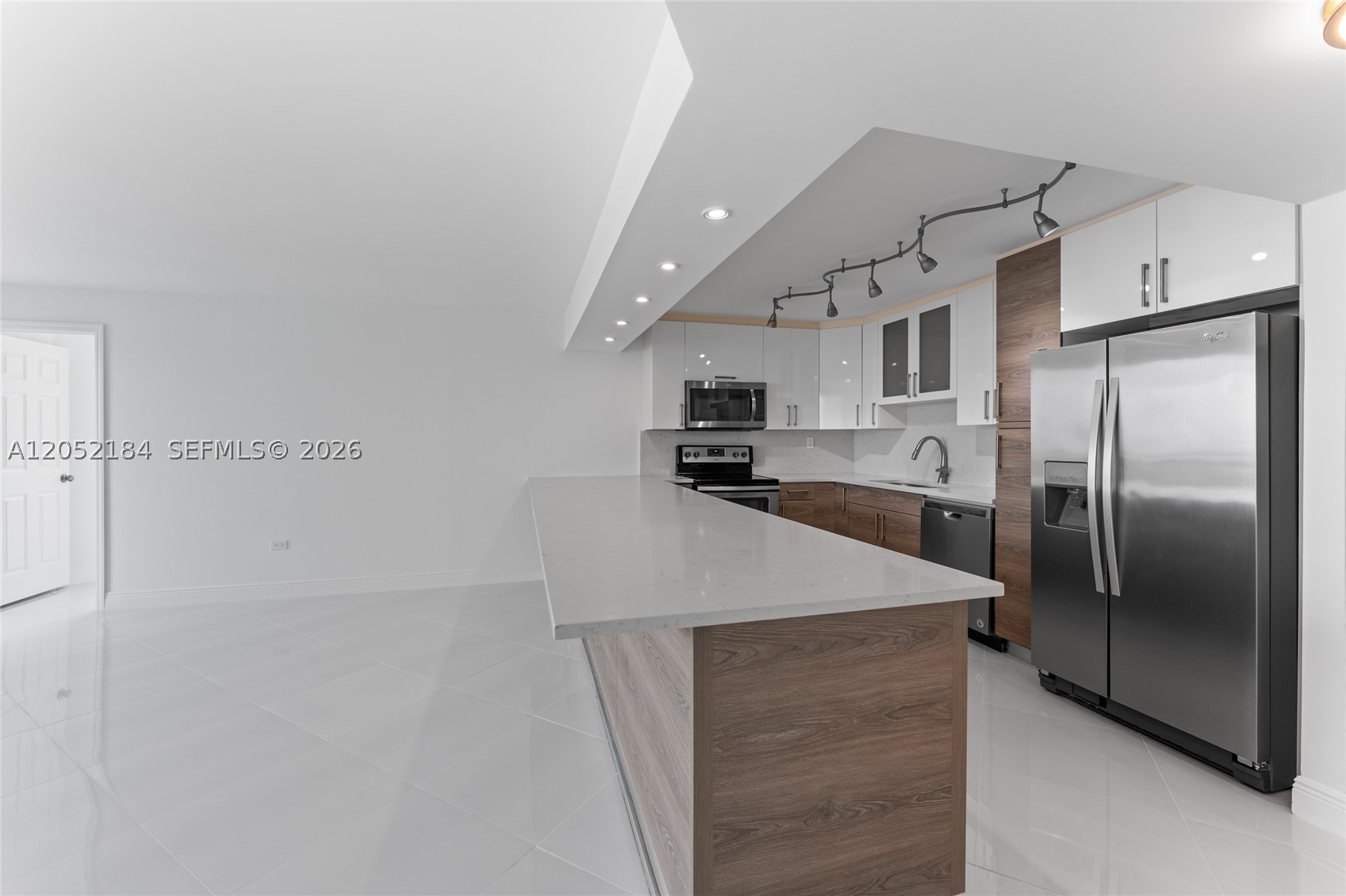 BURLEIGH HOUSE CONDO - Residential