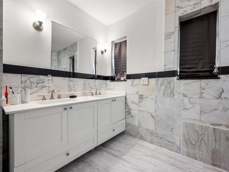 SUNNY ISLES INLAND - Residential