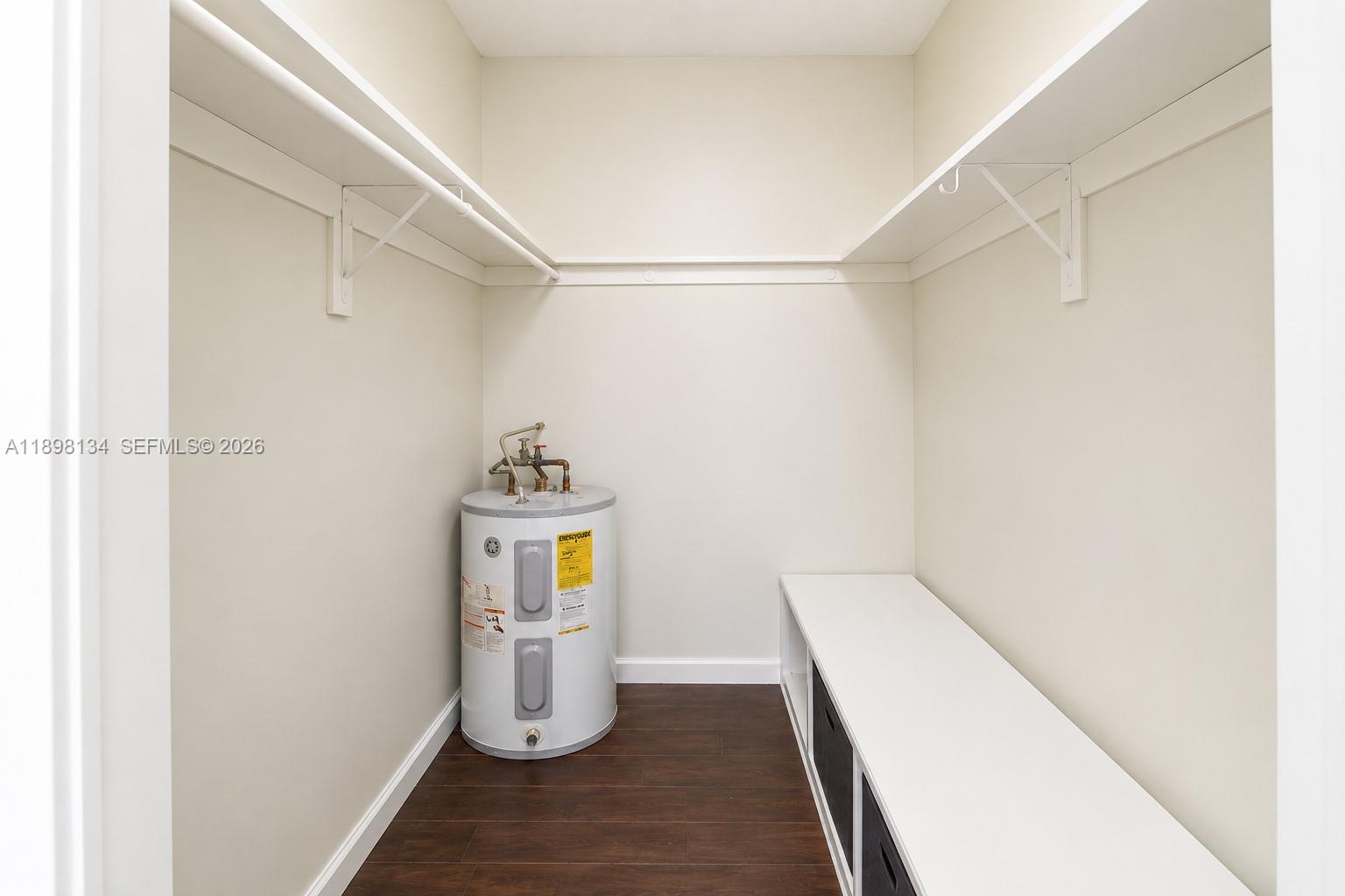 NEW WORLD CONDO APTS II - Residential
