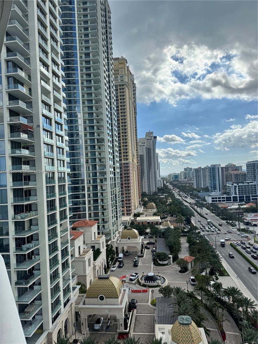 TRUMP INTERNATIONAL SONES - Residential