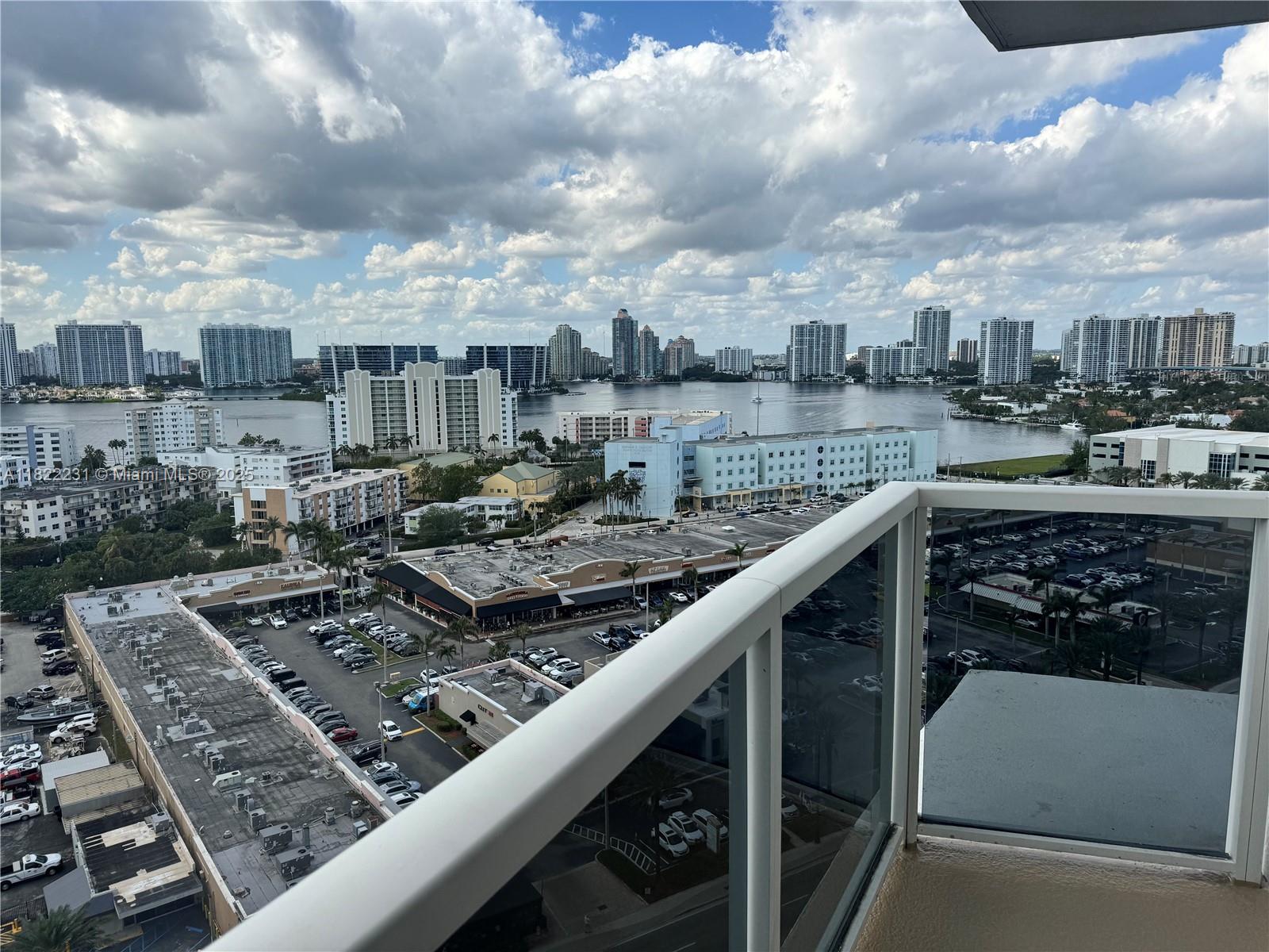 TRUMP INTERNATIONAL SONES - Residential