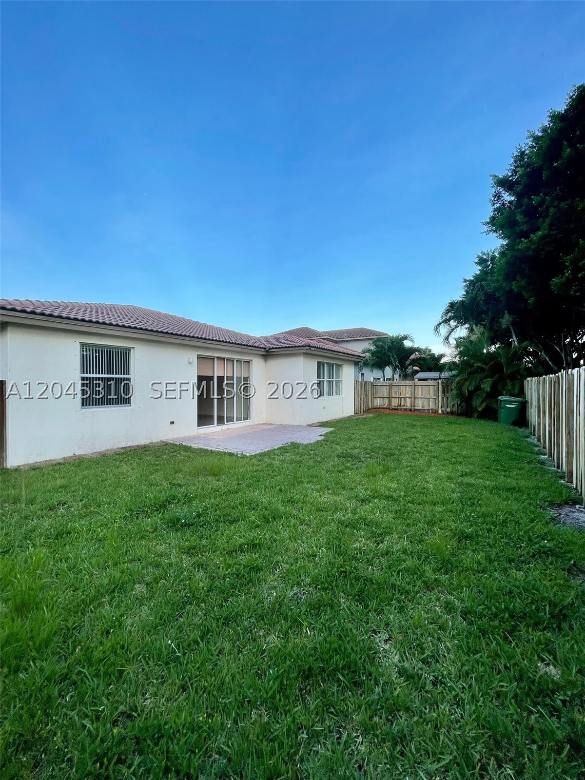 FLORIDIAN BAY ESTATES - Residential Lease