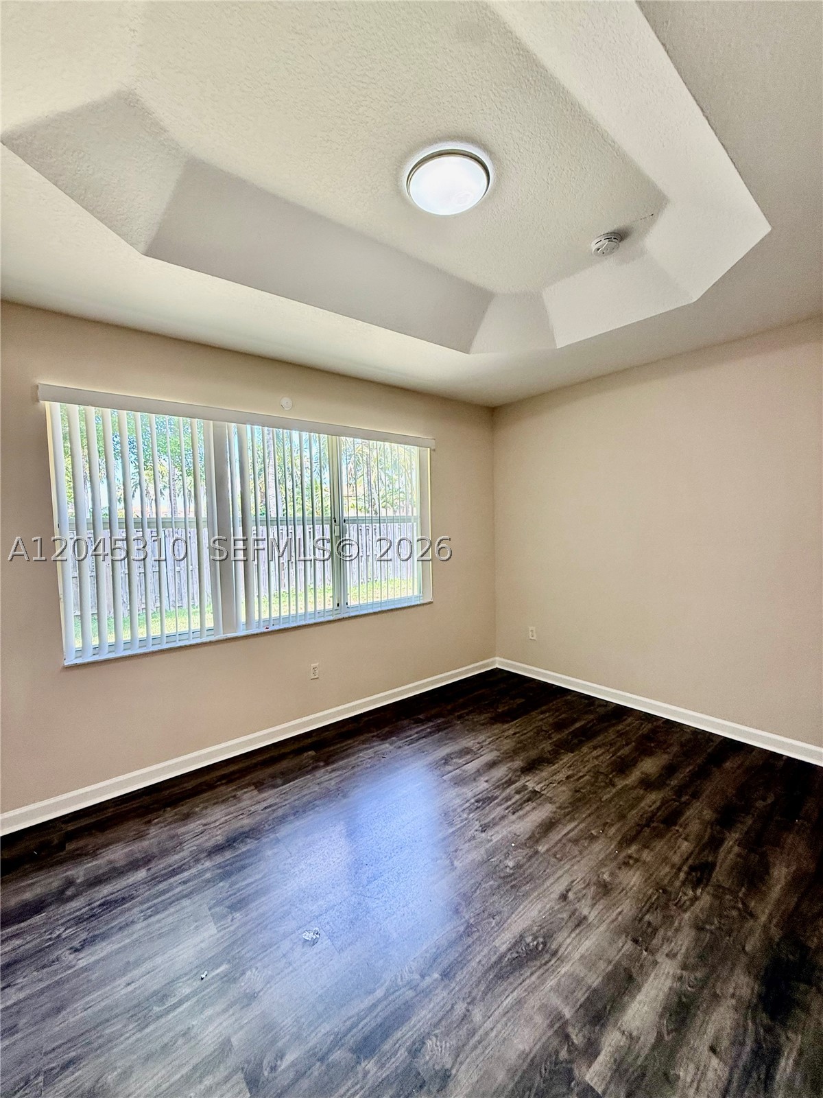 FLORIDIAN BAY ESTATES - Residential Lease
