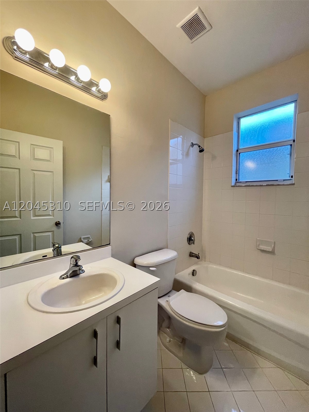FLORIDIAN BAY ESTATES - Residential Lease