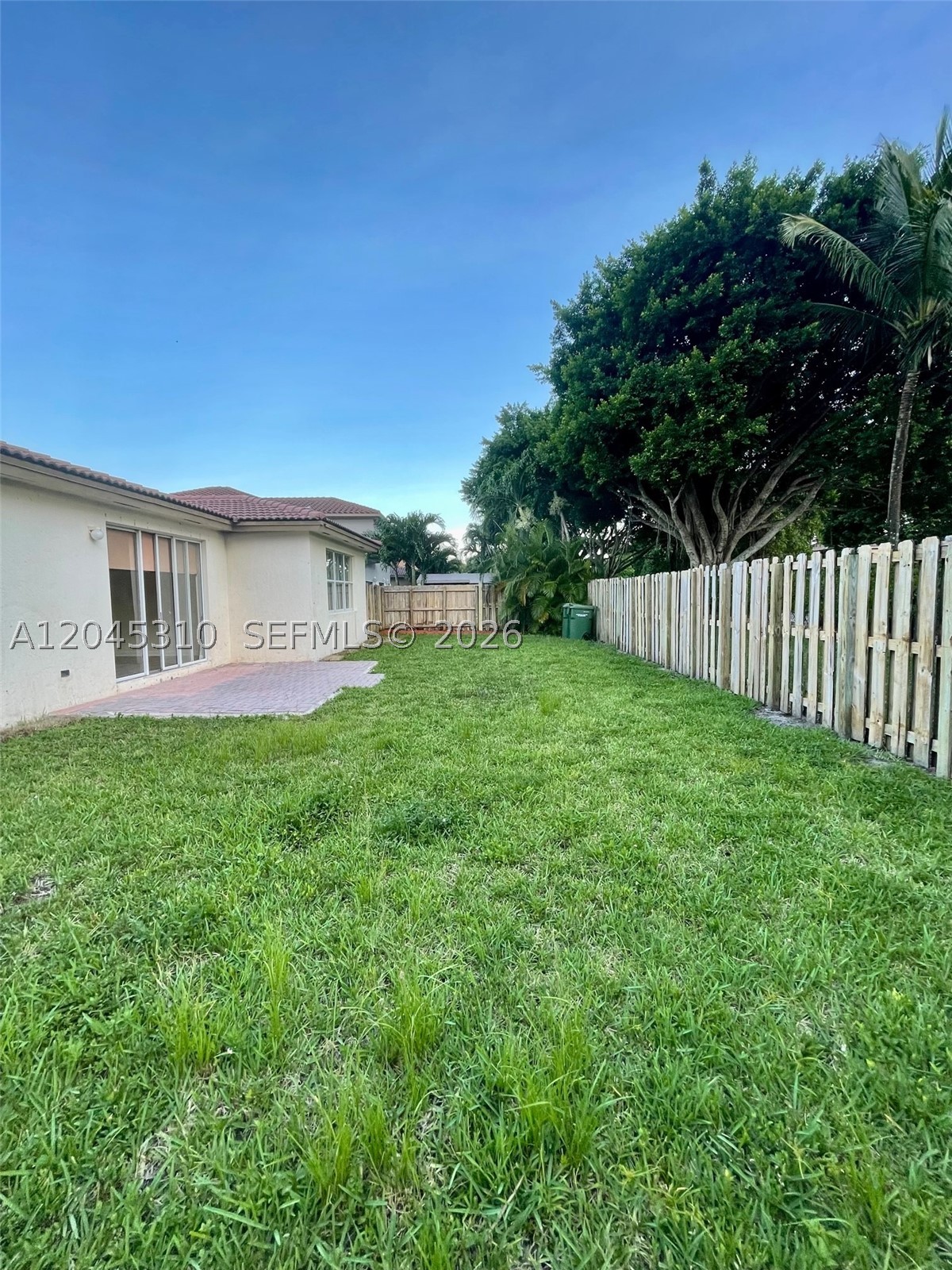 FLORIDIAN BAY ESTATES - Residential Lease
