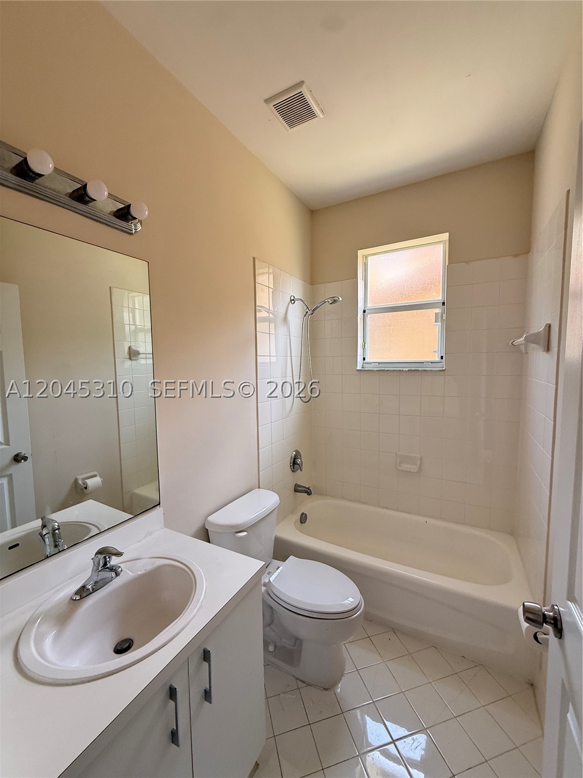 FLORIDIAN BAY ESTATES - Residential Lease